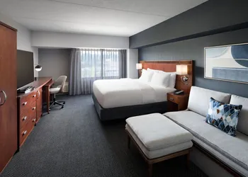 Courtyard By Marriott Shelton hotel thumbnail 8
