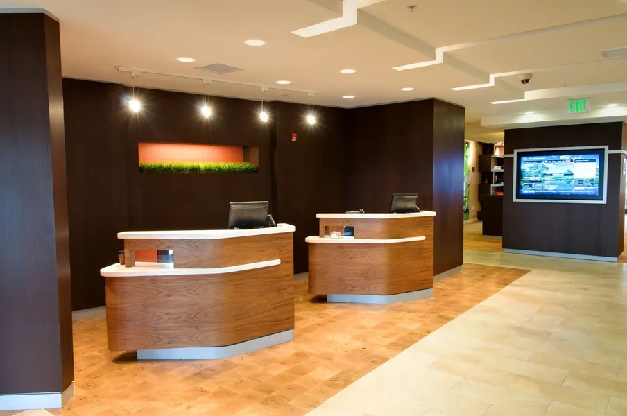 Courtyard Marriott Waldorf hotel detail image 2