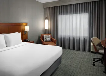 Courtyard Marriott Waldorf hotel thumbnail 5