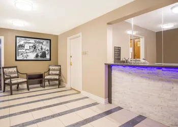 Super 8 by Wyndham Waldorf hotel thumbnail 2