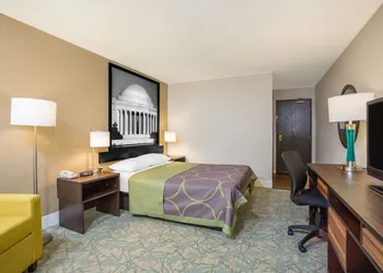 Super 8 by Wyndham Waldorf hotel thumbnail 4