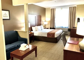 Quality Suites Waldorf hotel thumbnail 6