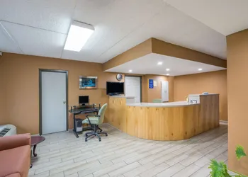 Days Inn by Wyndham Hurricane Mills hotel thumbnail 2