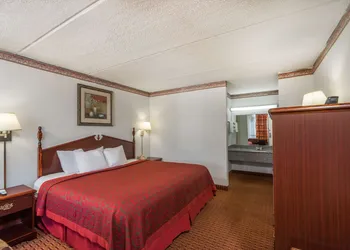 Days Inn by Wyndham Hurricane Mills hotel thumbnail 5