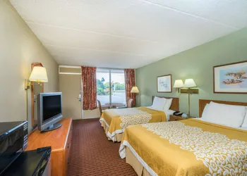 Days Inn by Wyndham Hurricane Mills hotel thumbnail 7