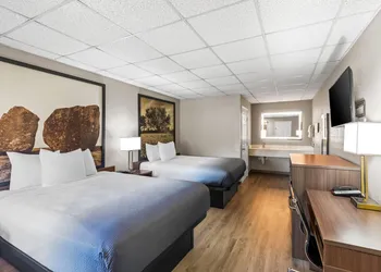 Super 8 by Wyndham Fredericksburg hotel thumbnail 3