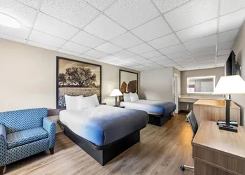 Super 8 by Wyndham Fredericksburg hotel thumbnail 4