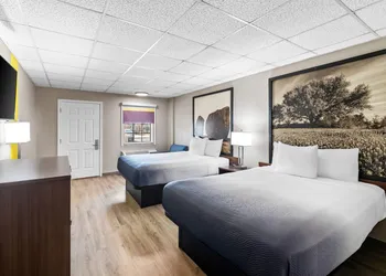 Super 8 by Wyndham Fredericksburg hotel thumbnail 8