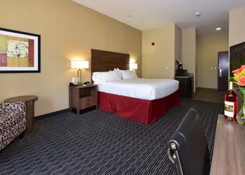 Holiday Inn Express & Suites Fredericksburg by IHG hotel thumbnail 2