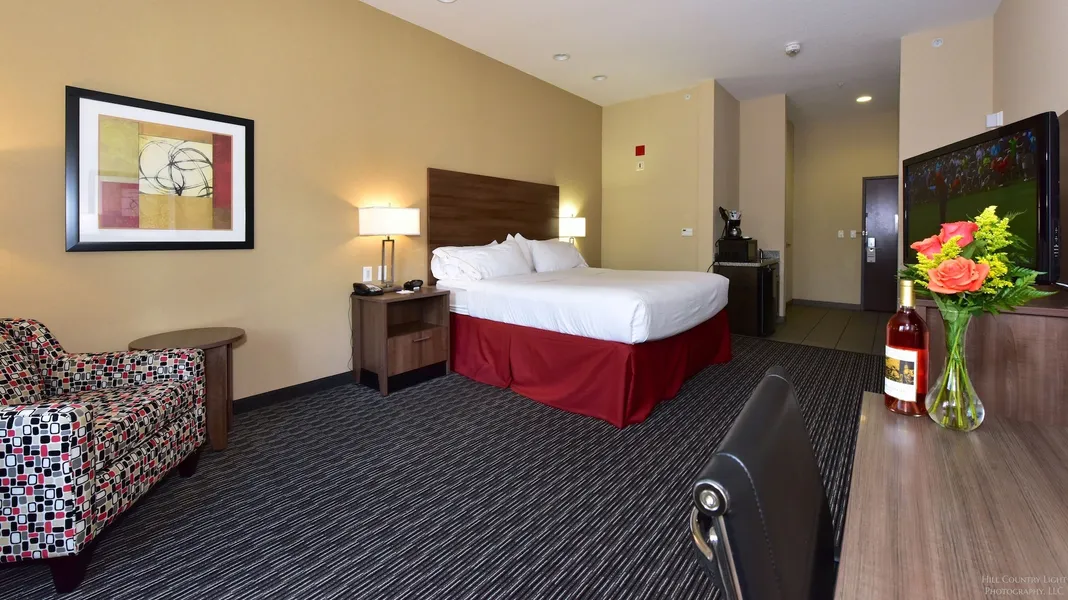 Holiday Inn Express & Suites Fredericksburg by IHG hotel detail image 2