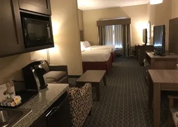 Holiday Inn Express & Suites Fredericksburg by IHG hotel thumbnail 3