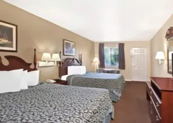Days Inn by Wyndham Kerrville hotel thumbnail 4