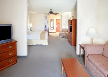 Holiday Inn Express Hotel & Suites Kerrville by IHG hotel thumbnail 5