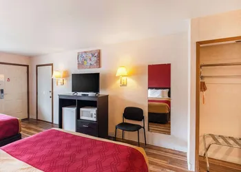 Econo Lodge Fredericksburg hotel thumbnail 8
