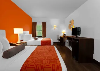 Howard Johnson by Wyndham Waukegan Great Lakes hotel thumbnail 7