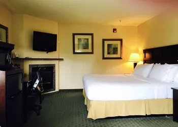 Holiday Inn Express Ft Bragg by IHG hotel thumbnail 4