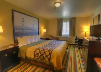 Super 8 by Wyndham Mt. Pleasant hotel thumbnail 4