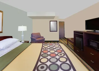 Super 8 by Wyndham Mt. Pleasant hotel thumbnail 7