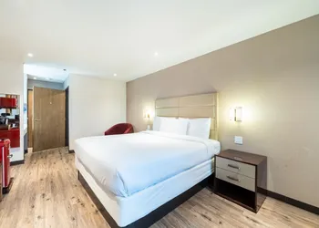 Baymont by Wyndham Anderson hotel thumbnail 5