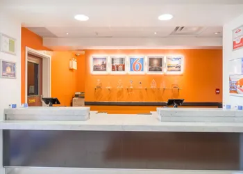 Motel 6 Kingston, ON hotel thumbnail 2
