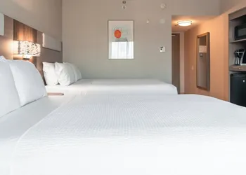 Holiday Inn Express & Suites Kingston Central by IHG hotel thumbnail 3
