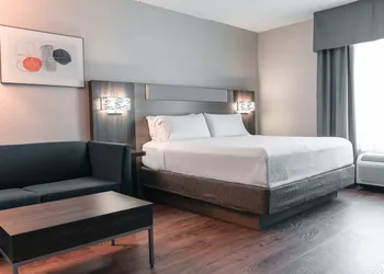 Holiday Inn Express & Suites Kingston Central by IHG hotel thumbnail 6