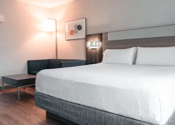 Holiday Inn Express & Suites Kingston Central by IHG hotel thumbnail 7
