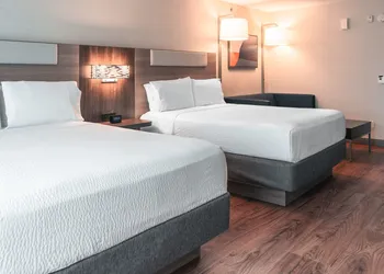 Holiday Inn Express & Suites Kingston Central by IHG hotel thumbnail 8