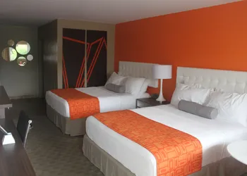 Howard Johnson by Wyndham Kingston hotel thumbnail 6