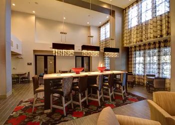 Hampton Inn & Suites DuPont hotel thumbnail 3