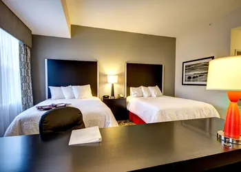 Hampton Inn & Suites DuPont hotel thumbnail 7