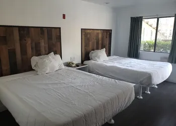 University Inn hotel thumbnail 8