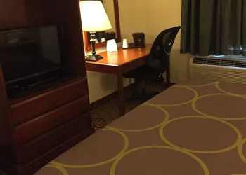 Super 8 by Wyndham Allentown hotel thumbnail 3