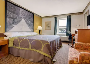Super 8 by Wyndham Allentown hotel thumbnail 4