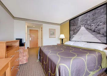 Super 8 by Wyndham Allentown hotel thumbnail 6