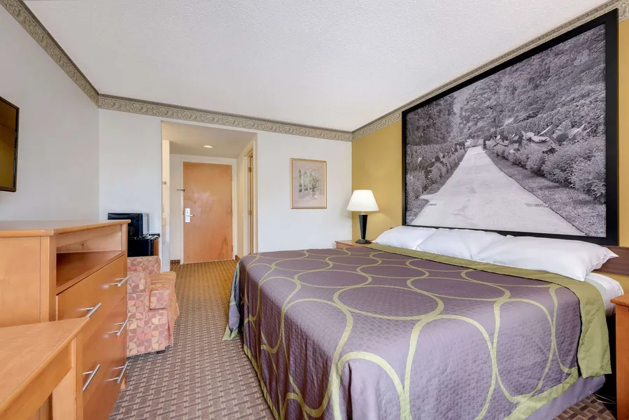 Super 8 by Wyndham Allentown hotel detail image 6