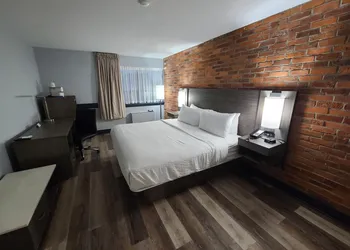 Travelodge by Wyndham Barrie hotel thumbnail 4
