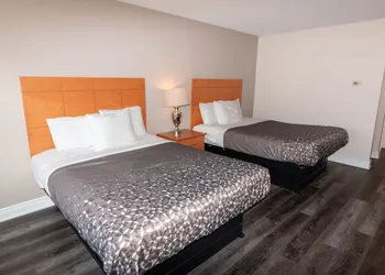 Borden Inn & Suites hotel thumbnail 5