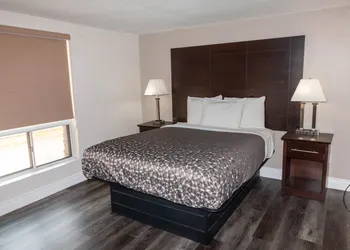 Borden Inn & Suites hotel thumbnail 8