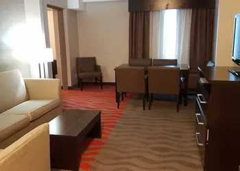 Holiday Inn Express Hotel & Suites Barrie by IHG hotel thumbnail 2