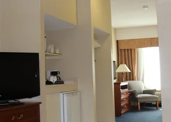 Holiday Inn Express Hotel & Suites Barrie by IHG hotel thumbnail 3