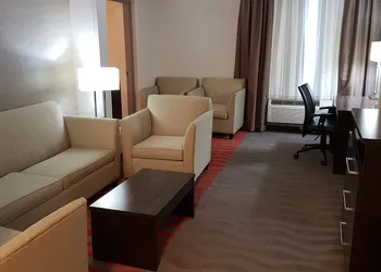 Holiday Inn Express Hotel & Suites Barrie by IHG hotel thumbnail 4