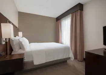 Holiday Inn Express Hotel & Suites Barrie by IHG hotel thumbnail 7