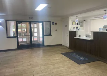 Travelodge by Wyndham Tuscaloosa hotel thumbnail 2