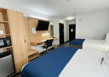 Microtel Inn & Suites by Wyndham Tuscaloosa East hotel thumbnail 3