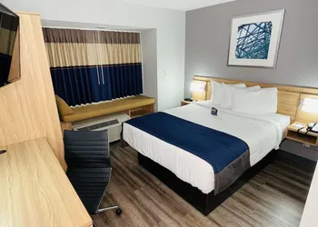 Microtel Inn & Suites by Wyndham Tuscaloosa East hotel thumbnail 7