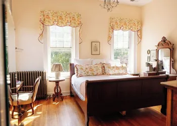 Ironclad Inn & Bourbon Room hotel thumbnail 2