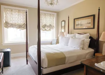 Ironclad Inn & Bourbon Room hotel thumbnail 5