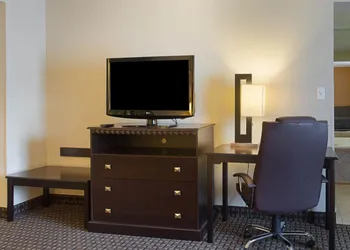 Quality Inn and Suites hotel thumbnail 8