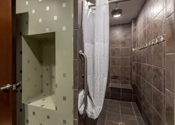 Comfort Suites Perrysburg - Toledo South hotel thumbnail 5
